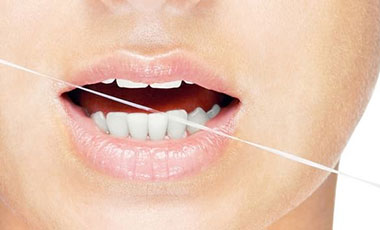 Московские учёные представили зубную нить для лечения дёсен