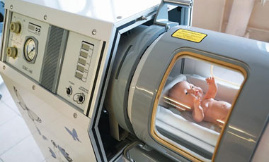 Роскосмос наладит выпуск барокамер для новорождённых